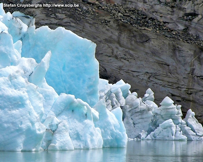 Torres del Paine - Glaciar Serrano Vanuit Punta Arenas vertrokken we voor een 7-daagse trektocht in Torres del Paine. Glaciar Serrano was de eerste gletsjer die we bezochten. Stefan Cruysberghs